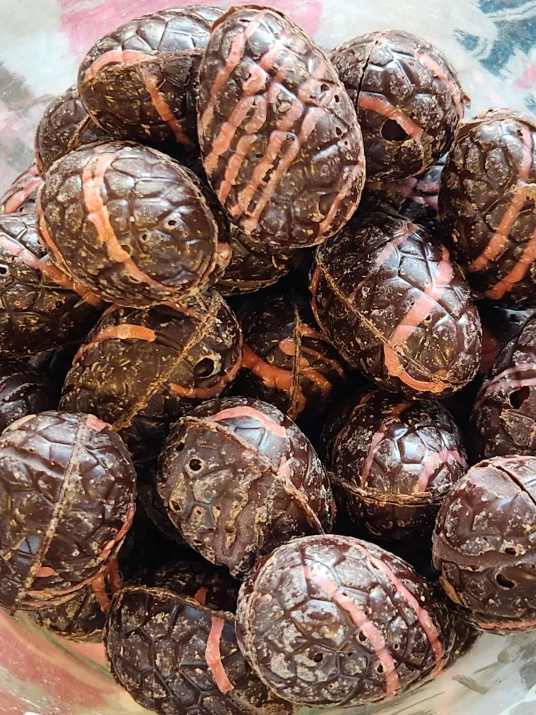 Oeufs de Pâques noir-framboise(/100 g) sans lactose